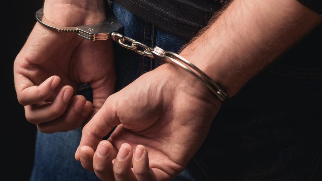 मथुरा में स्वयंभू आध्यात्मिक गुरु पर महिलाओं को नशीला देकर बलात्कार और ब्लैकमेल करने का आरोप