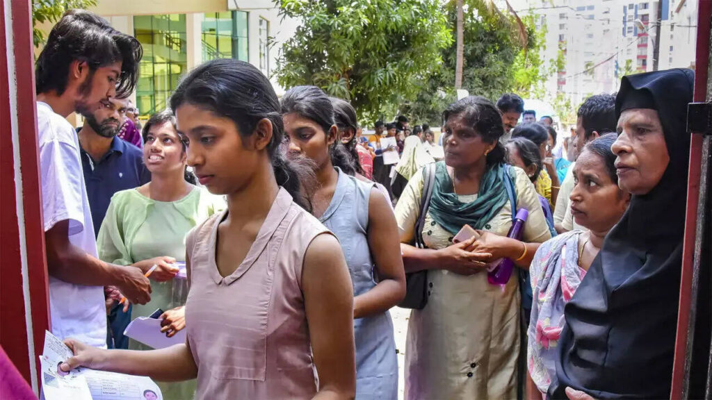 NEET UG 2026 में 96.92% उपस्थिति, देशभर में 22 लाख से अधिक उम्मीदवार पहुंचे परीक्षा केंद्रों पर