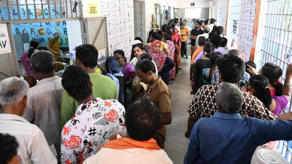 तमिल नाडु विधानसभा चुनाव में 83.96% पुरुष और 86.2% महिलाएं मतदान केंद्रों पर पहुँचीं: चुनाव आयोग