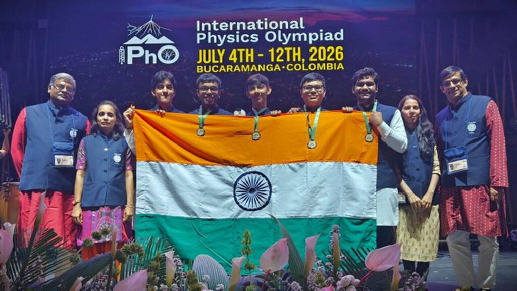हम अपने क्रिकेट सितारों को दिल से जानते हैं, लेकिन क्या आप जानते हैं उन पांच भारतीय छात्रों को जिन्होंने फिजिक्स में देश को विश्व नंबर 1 बनाया